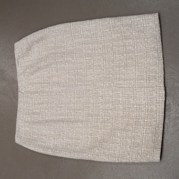 Gorgeous Oatmeal Colored, Fully Lined Skirt - Picture 9 of 12